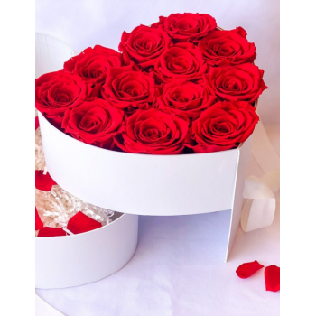 Διώροφη καρδιά με κόκκινα τριαντάφυλλα και κρυφή θήκη για έκπληξη!